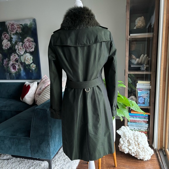 Burberry Sandringham Trench coat with removable fur collar in dark olive green - Picture 6 of 17
